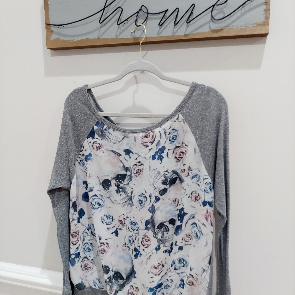 Wet Seal Long-sleeved shirt